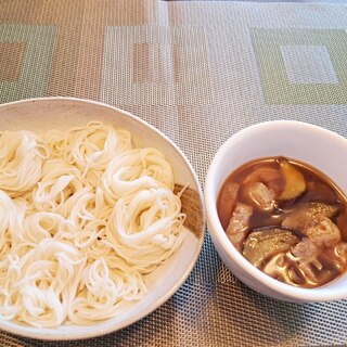 冷たいそうめん なすと油あげの つけだれを添えて